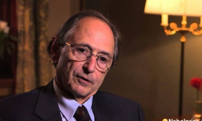 توقع حرفياً ما حصل في الصين: عالم الفيزياء الأشهر يتنبأ بنهاية قريبة لفيروس كورونا