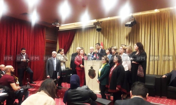 كتلتا الائتلاف الوطني والحرة: ما حصل من تشويش على جلسة الحوار مع رئيس الحكومة مدبر مسبقا