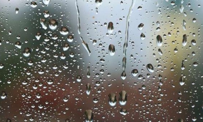 طقس اليوم: أمطار متفرقة مع ارتفاع في درجات الحرارة