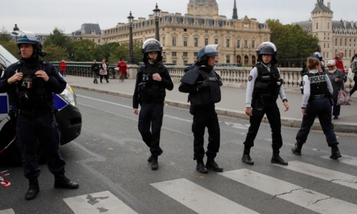 هجوم بسكين على مقر شرطة في باريس