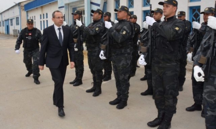 هشام الفراتي يكرم أبطال إدارة مجابهة الإرهاب بالإدارة العامة لوحدات التدخل للأمن الوطني