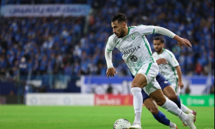 بعد تتويجه بجائزة أفضل لاعب داخل القارة الإفريقية: يوسف بلايلي تلقيت اتصالات من عدة أندية