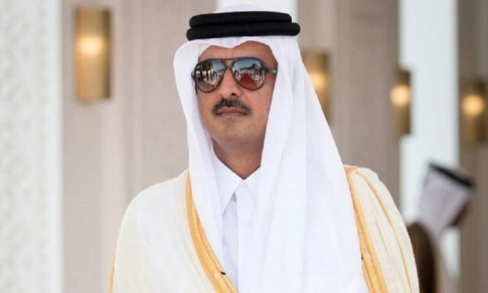 أمير قطر يخالف كل التكهنات عند عزف النشيد الرسمي البحريني (فيديو) 