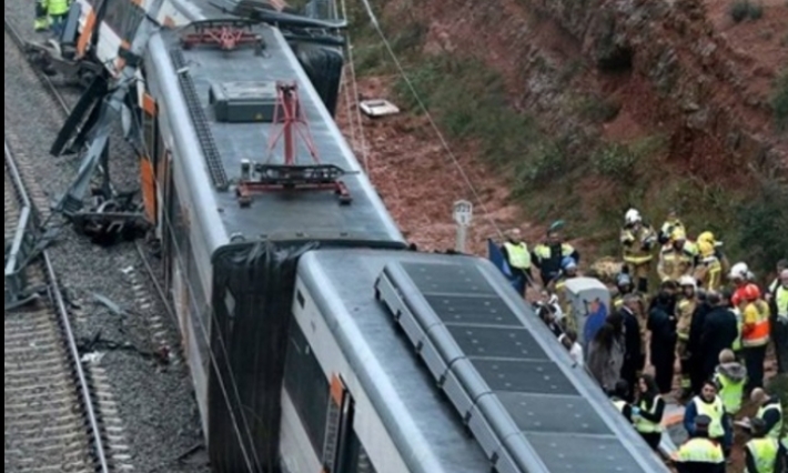 جرحى بعد خروج قطار ركاب عن القضبان في كاليفورنيا