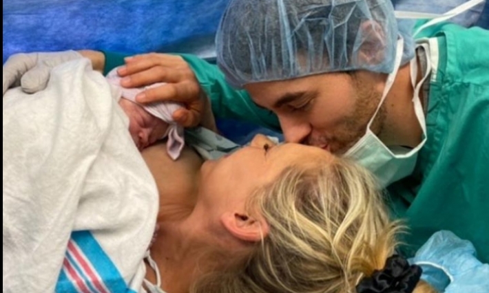 انريكي إغليسياس يستقبل مولوده الثالث 