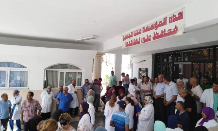 وقفة احتجاجية لأعوان وإطارات مستشفى باجة على خلفية الاعتداء بالعنف على ناظر المستشفى