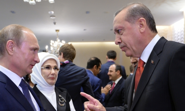 مستشار اردوغان لروسيا: انتظروا إنتقاماً رهيباً في سوريا