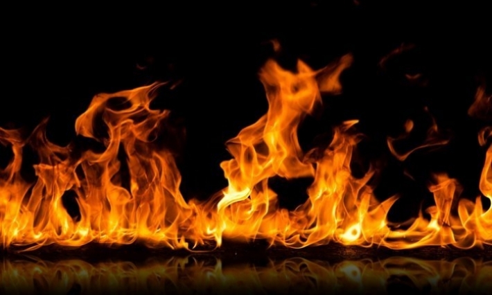 السيطرة على حريق نشب في محل لبيع المنتوجات البلاستيكية بسوق البلاط