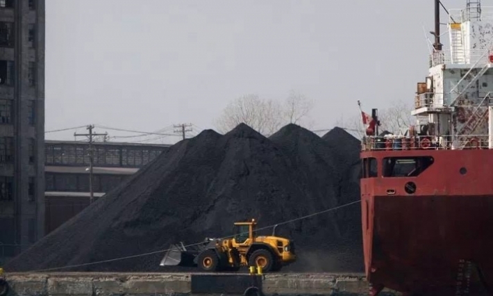 قابس: عدم تمكّن سفينة محملة بالفحم البترولي من الإرساء بالميناء التجاري بالجهة