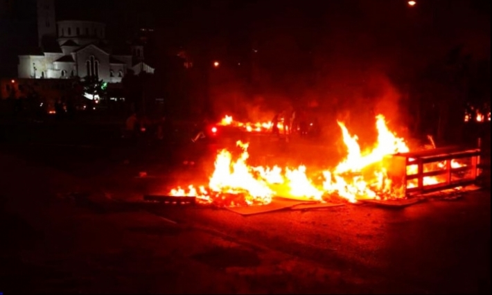 محاولات لاقتحام القصر الرئاسي في لبنان وعمليات كر وفر بين المتظاهرين والأمن