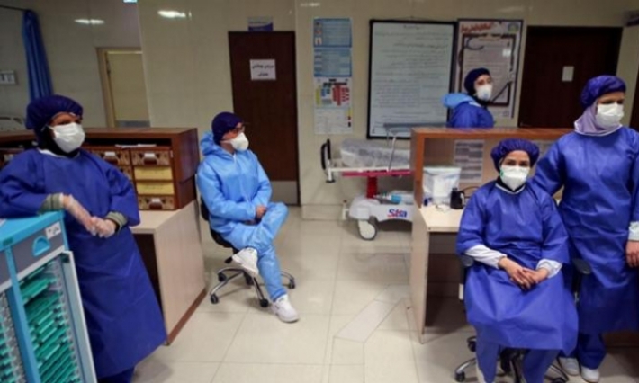 وفاة 43 طبيبا وممرضا بكورونا في إيران