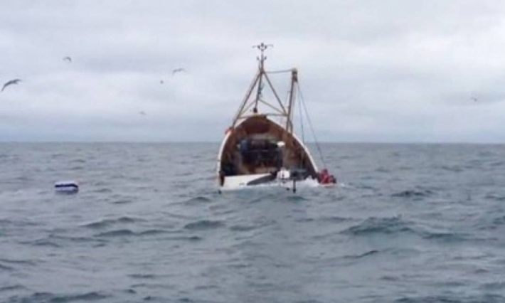 صفاقس: إنقاذ 9 أشخاص وانتشال جثتين بعد غرق مركب هجرة سرية بسواحل اللوزة