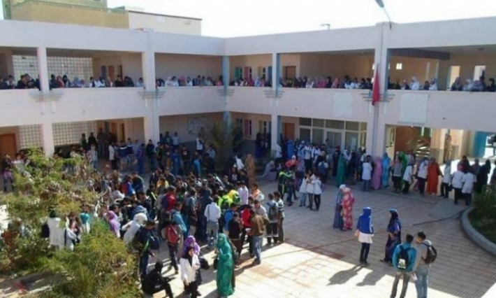 الجزائر: الهواتف الجوالة، السراويل الممزقة والمكياج ممنوعة في المؤسسات التربوية 