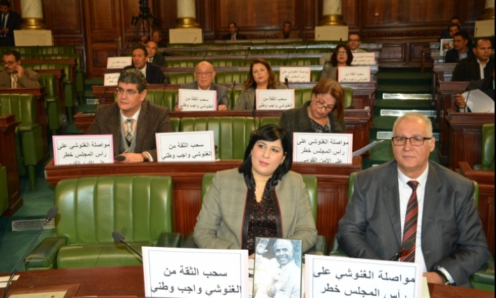 انطلاق الجلسة المسائية للبرلمان وسط أجواء متشنجة وتبادل للتهم بين كتلتي الدستوري الحر وائتلاف الكرامة