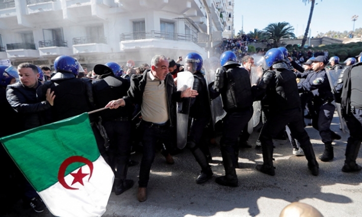 إيقاف 195 شخصا وإصابة 112 شرطيا في احتجاجات الجزائر