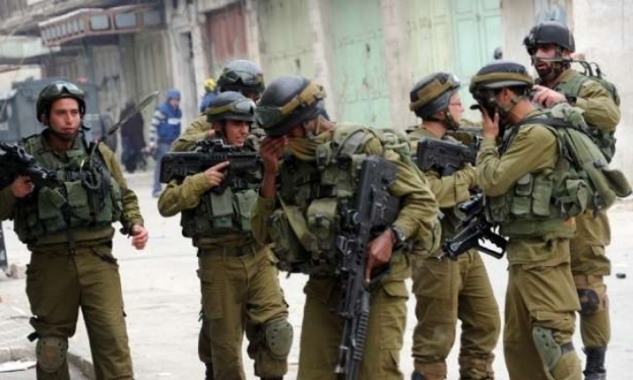 الاحتلال الإسرائيلي يعتقل 25 فلسطينيا من بينهم محافظ القدس