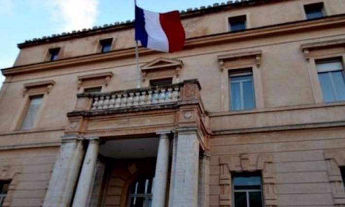 سفارة فرنسا تدعو رعاياها إلى إتباع توجيهات القوات الأمنية
