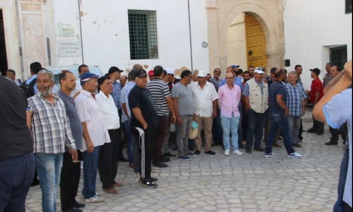 عدد من أعوان المعهد الوطني للتراث ينفذون وقفة احتجاجية