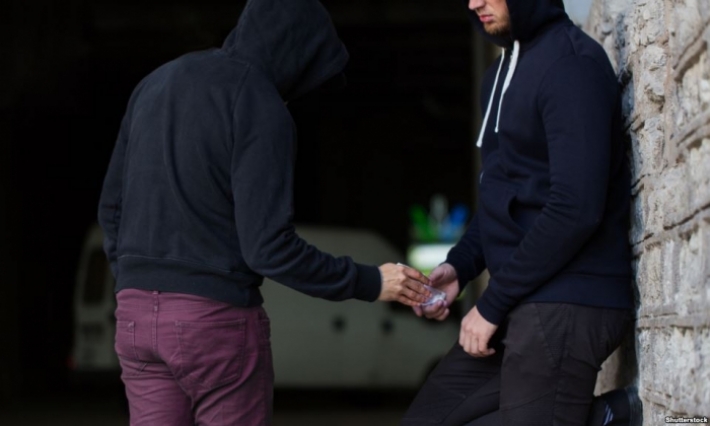 وزير الداخلية يقر بارتفاع نسبة جرائم المخدرات في المحيط التلمذي خلال السنتين الأخيرتين