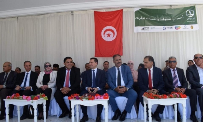 وزير الصناعة يعلن عن إسناد ألف هاتف جوال لأول المسجلات في منظومة "احميني" بباجة