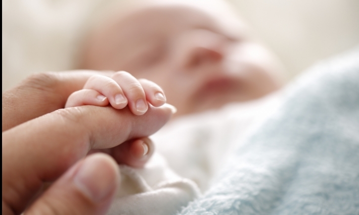 شكري حمودة يوضح بخصوص إصابة رضيع بالكورونا