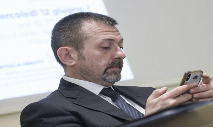 نائب إيطالي لوزير خارجيته: أأنت مجنون لتهدي تونس 50 مليون أورو ؟ 