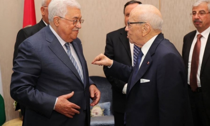 فلسطين: تنكيس الأعلام ومحمود عباس يؤكد مشاركته في جنازة الباجي قائد السبسي 