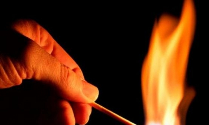 توزر: عشريني يضرم النار في جسده بمنطقة رأس الذراع