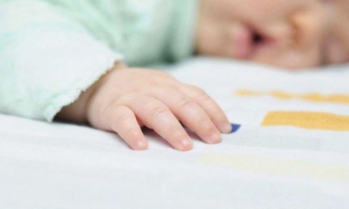 تناول رضيع لقطعة من الزطلة في غفلة من والديه بالقيروان: مندوب حماية الطفولة يتدخل