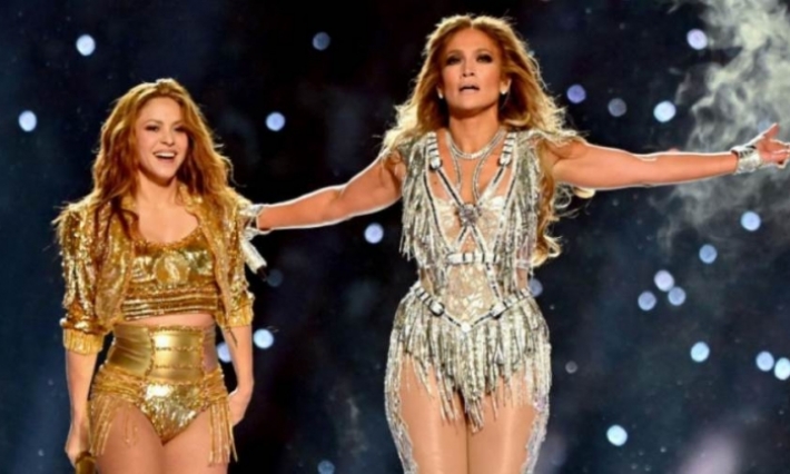 بسبب ارتدائها الريش هجوم عنيف على جينيفر لوبيز  