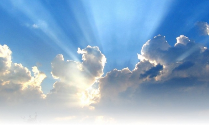 سماء مغشاة بسحب عابرة على أغلب المناطق وكثيفة بالشمال