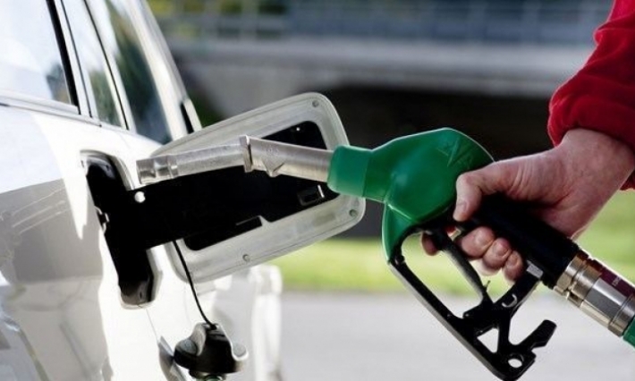 المنظّمة الشّغيلة ومنظّمة الأعراف والمنظمة الفلاحية تندد بالزيادة في المحروقات