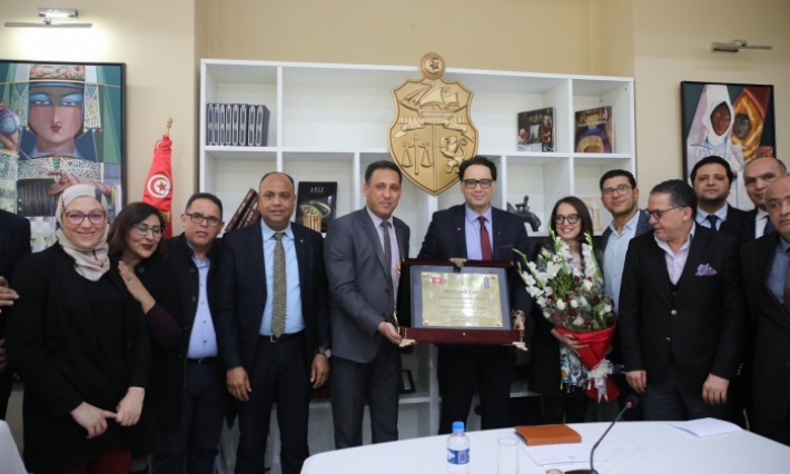 إطارات وأعوان وعملة وزارة الشؤون الثقافية يكرمون الوزير محمد زين العابدين 