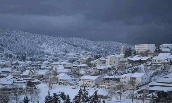 بعد بلوغ سمك الثلوج 40 صم: إعادة فتح الطرقات المؤدية إلى عين دراهم