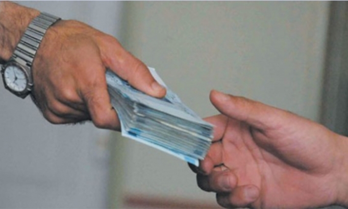 القصرين: الاحتفاظ بـ4 موظفين من بينهم عوني حرس وطني بشبهة الحصول على رشوة