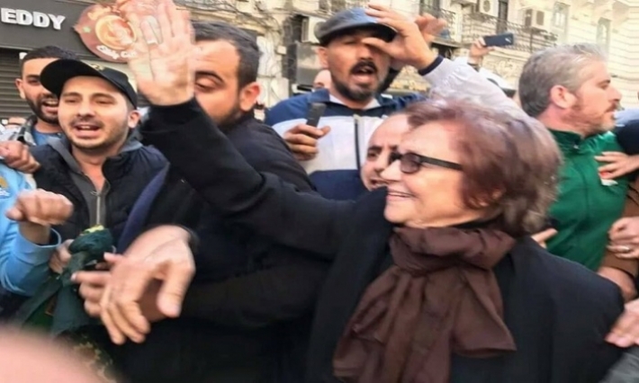 المناضلة جميلة بوحيرد تشارك في المسيرات المعارضة لبوتفليقة 