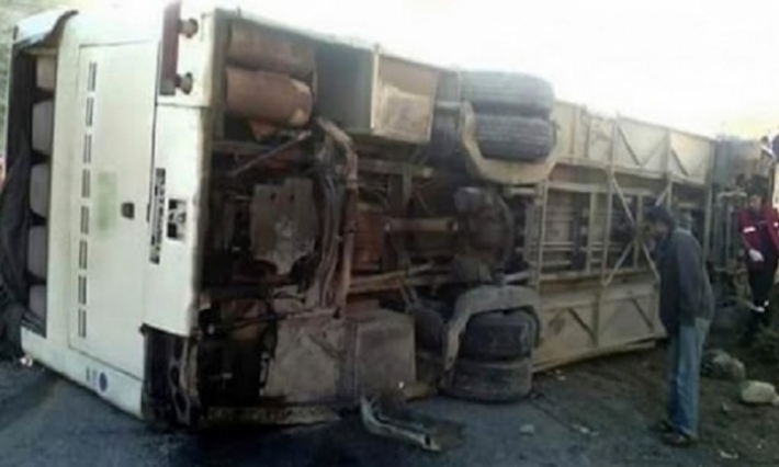 كارثة في الجزائر: قتلى وعشرات الجرحى في انقلاب حافلة