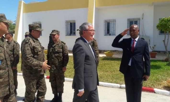 وزير الدفاع الوطني: الطيار الليبي فرّ إلى تونس هربا من النزاع الليبي 