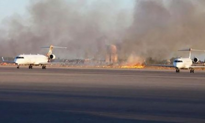 منها المتجهة إلى تونس: الصواريخ تستهدف مطار معيتيقة بليبيا وتوقف الرحلات