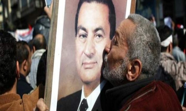 حزنا على وفاة مبارك: مصري  يلقي بنفسه من الطابق الخامس 