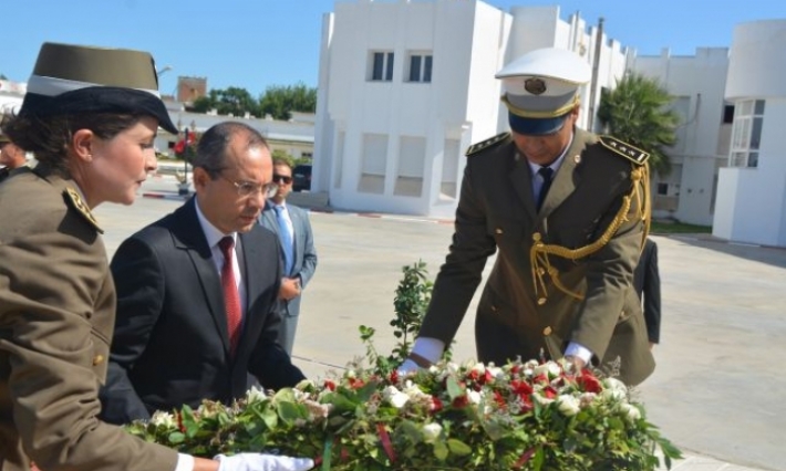 وزير الداخلية: يدعو إلى مزيد البذل والعطاء من أجل الذود عن سلامة الوطن وأمن مواطنيه