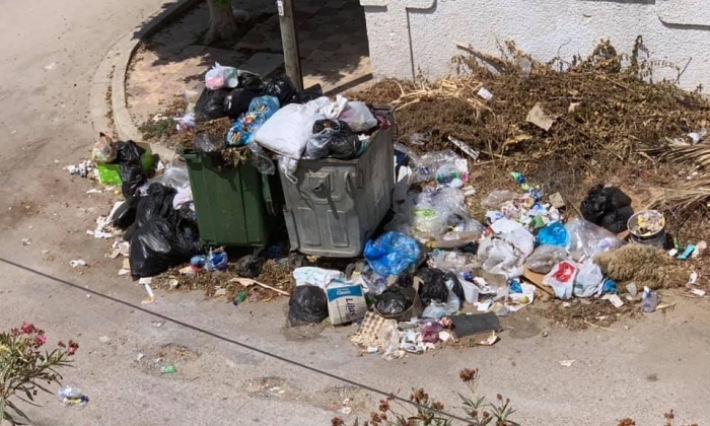 متساكنو مدينة قربة يشتكون من تراكم النفايات وفضلات أضاحي العيد