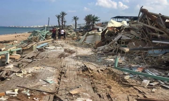 بالفيديو والصور: هدم أجزاء من ملاهي ليلية شهيرة في قمرت