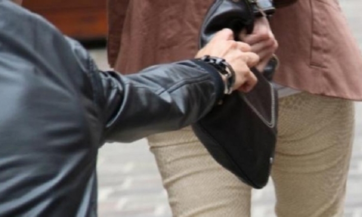 صفاقس: امرأة تتعرض إلى "براكاج" أمام فرع بنكي في صفاقس