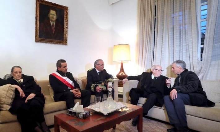 رئيس الجمهورية يتحول الى منزل الراحل مصطفى الفيلالي لتقديم واجب العزاء
