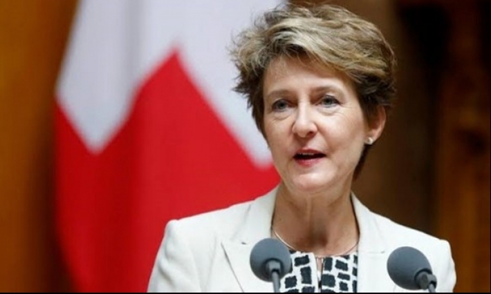 رئيسة سويسرا تحتفل بعيد ميلادها بطريقة فريدة 