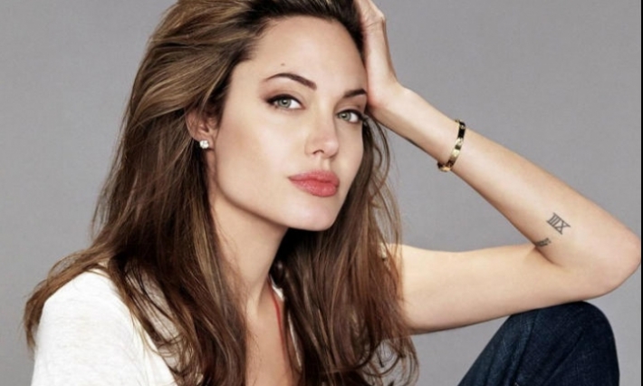 أنجلينا جولي تتبرع بمليون دولار لمواجهة كورونا