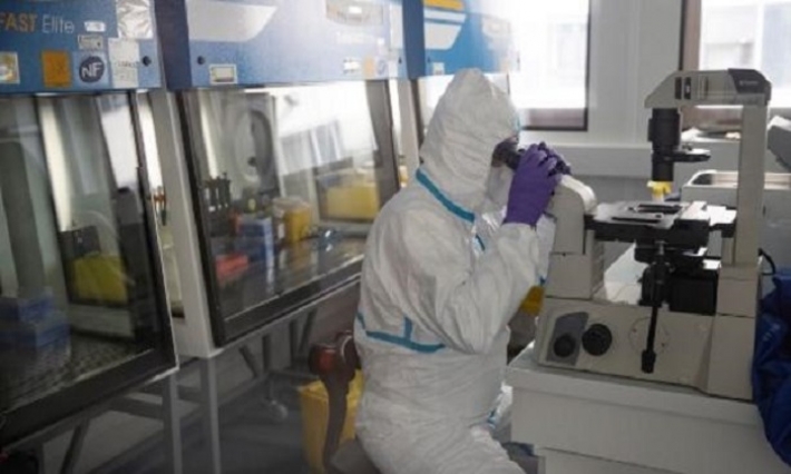 لا الكحول ولا المشروبات الباردة ولا الساخنة تقي من فيروس كورونا 