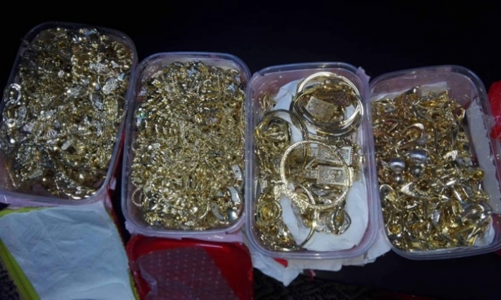 حجز أكثر من 60 كغ من الذهب برمادة كانت بحوزة 3 مهربين من جنسية أجنبية