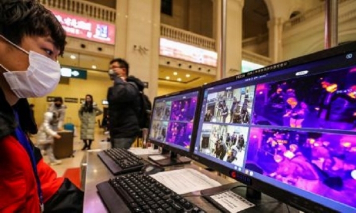 ووهان: الناس يتساقطون في الشارع في مشهد مرعب (صور)